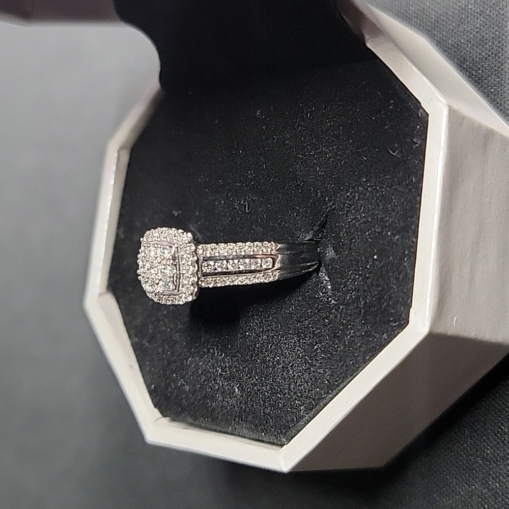 Silver Ring With Small Diamonds - image 6